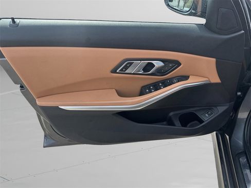 Used 2022 BMW 330i Sedan w/ Premium Package image 9