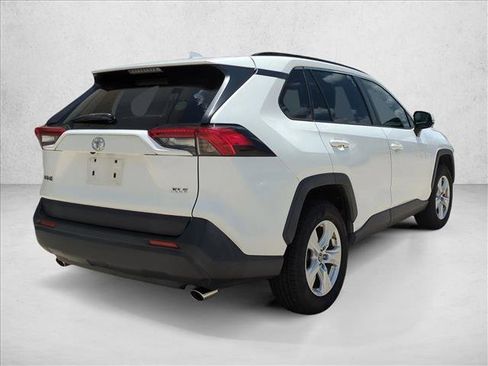 Used 2019 Toyota RAV4 XLE w/ Convenience Package FWD image 5