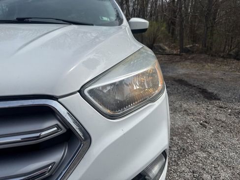 Used 2017 Ford Escape SE image 3