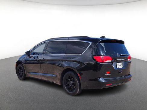 Used 2021 Chrysler Voyager Lxi image 4