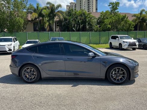 Used 2021 Tesla Model 3 Standard Range Plus RWD image 4