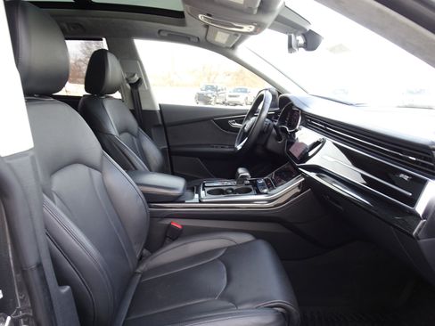 Used 2019 Audi Q8 Prestige w/ Luxury Package image 25