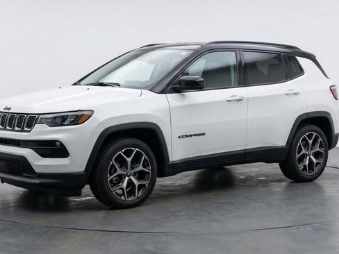 Used 2025 Jeep Compass Limited image 3