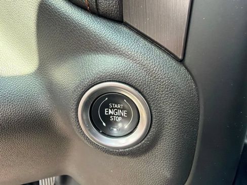 Used 2021 GMC Sierra 1500 AT4 w/ AT4 Preferred Package AWD/4WD image 11