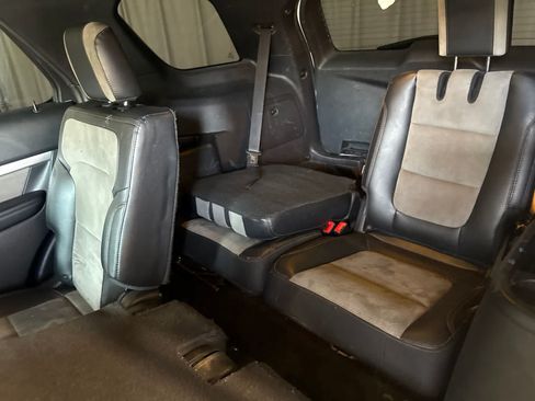 Used 2017 Ford Explorer XLT w/ Equipment Group 202A FWD image 15