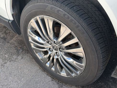Used 2023 Toyota Venza Limited AWD/4WD image 62