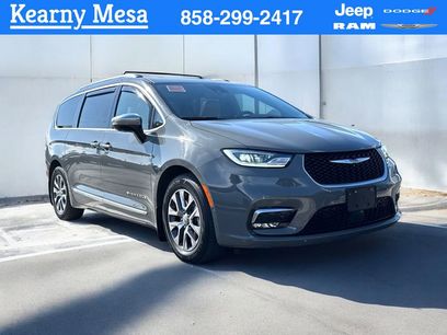 Used 2023 Chrysler Pacifica Pinnacle