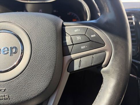 Used 2020 Jeep Grand Cherokee Limited w/ Luxury Group II image 18