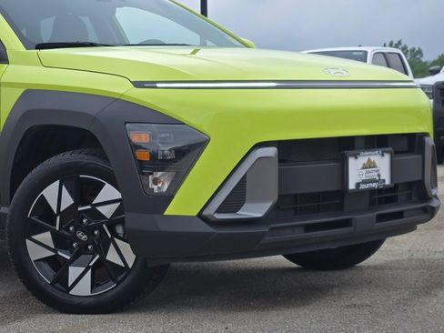 Used 2024 Hyundai Kona SEL AWD/4WD image 2
