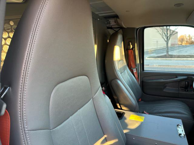 Used 2015 Chevrolet Express 2500 RWD image 13