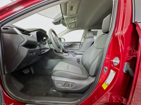 Used 2025 Toyota RAV4 XLE FWD image 13