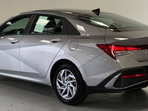 Certified 2024 Hyundai Elantra SEL FWD image 4