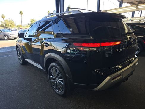 Used 2025 Nissan Pathfinder SL w/ SL Premium Package image 7