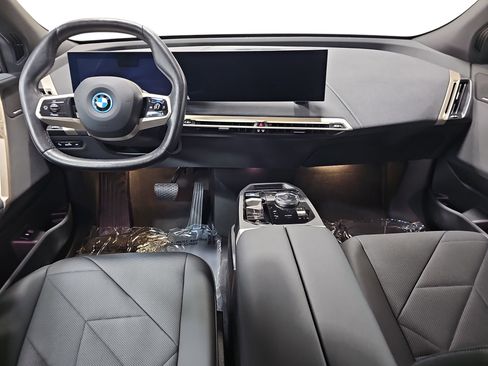 Used 2024 BMW iX xDrive50 w/ Premium Package image 9