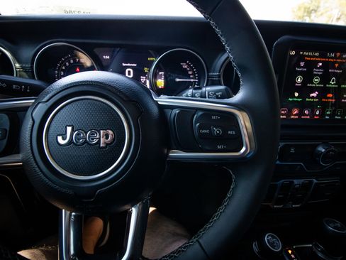 Used 2023 Jeep Wrangler Sahara image 20