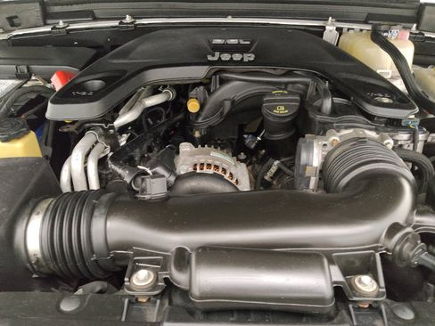 Used 2018 Jeep Wrangler Unlimited Sport AWD/4WD image 30