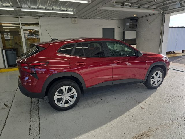 Used 2025 Chevrolet Trax LS FWD image 6