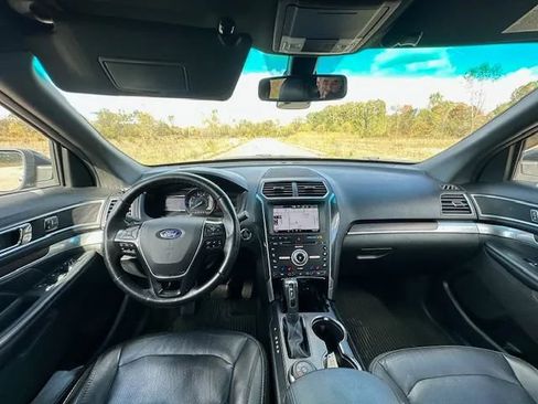 Used 2016 Ford Explorer Limited w/ Equipment Group 301A AWD/4WD image 28