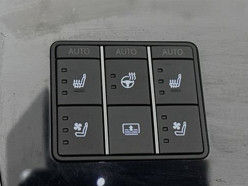 Used 2025 Lexus LS 500 F Sport image 19