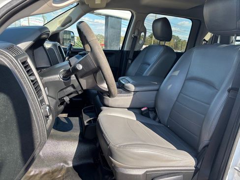 Used 2018 RAM 3500 Tradesman w/ Chrome Appearance Group image 13