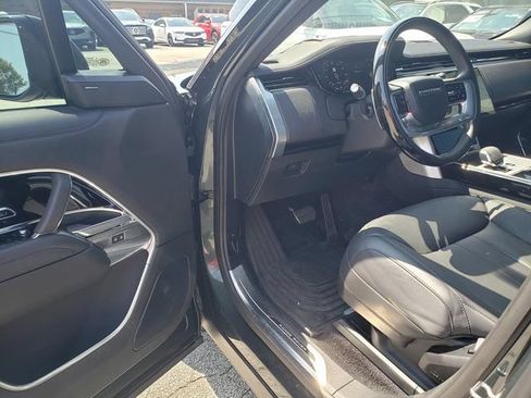 Used 2025 Land Rover Range Rover SE AWD/4WD image 13