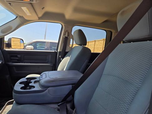 Used 2018 RAM 2500 Tradesman w/ Chrome Appearance Group AWD/4WD image 4