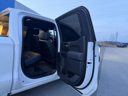 Used 2021 GMC Sierra 1500 AT4 w/ AT4 Preferred Package image 17