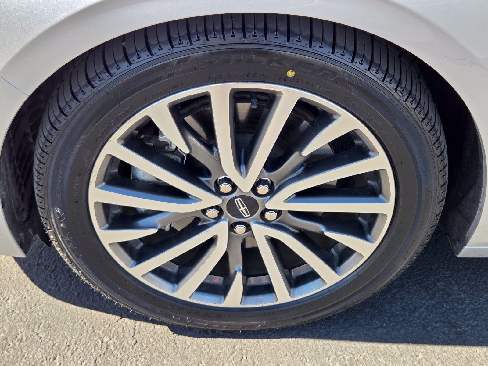 Used 2017 Lincoln Continental Select FWD image 9