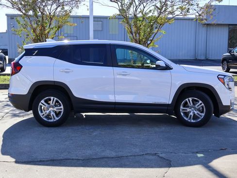 Used 2022 GMC Terrain SLE image 21