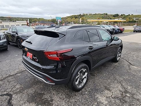 New 2026 Chevrolet Trax LT w/ Driver Confidence Package image 8