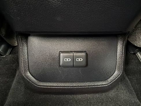 Used 2023 Toyota Highlander XLE AWD/4WD image 19
