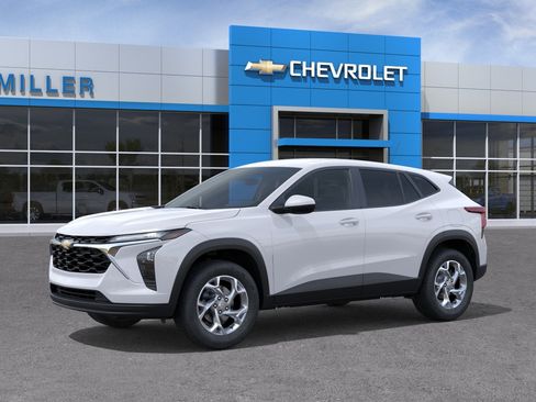 New 2026 Chevrolet Trax LS w/ LS Convenience Package FWD image 38