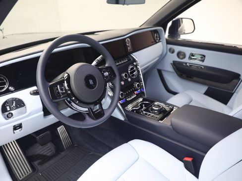 Certified 2025 Rolls-Royce Cullinan AWD/4WD image 15