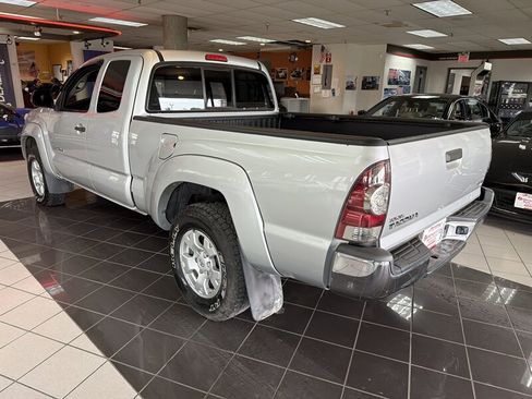 Used 2013 Toyota Tacoma 4x4 Access Cab w/ SR5 Pkg image 9