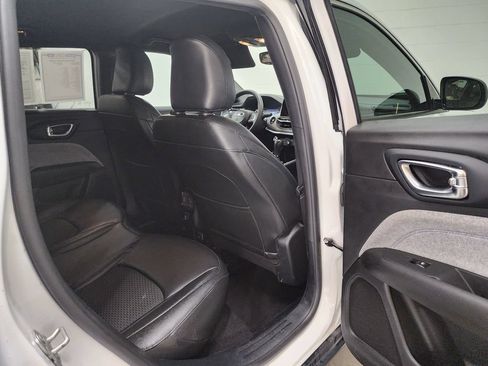 Used 2024 Jeep Compass Latitude AWD/4WD image 28