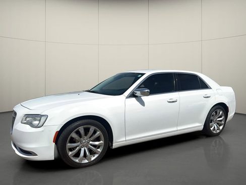 Used 2019 Chrysler 300 Touring w/ Chrome Appearance Package image 3