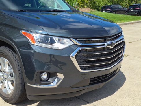 Used 2020 Chevrolet Traverse LT FWD image 32