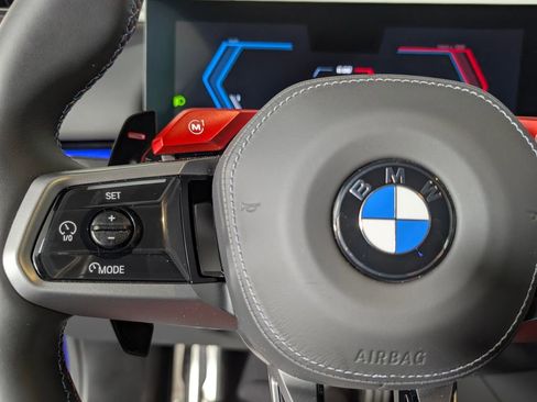 Used 2025 BMW M5 w/ Executive Package image 38