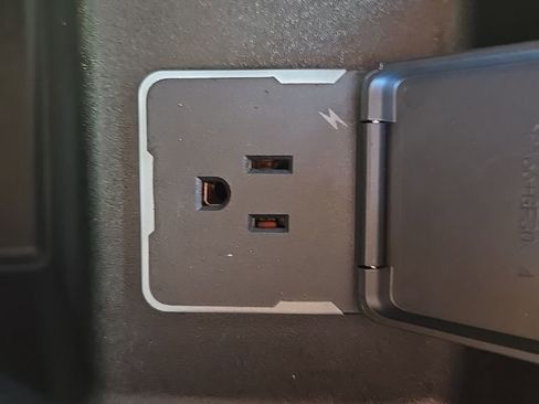 Used 2025 GMC Sierra 1500 Denali Ultimate image 43