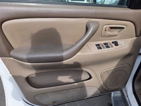 Used 2002 Toyota Sequoia SR5 image 4