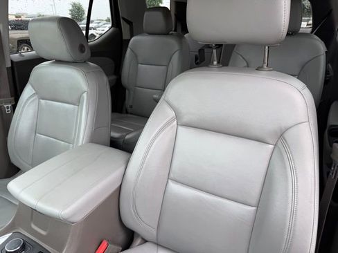 Used 2019 Chevrolet Traverse LT FWD image 11