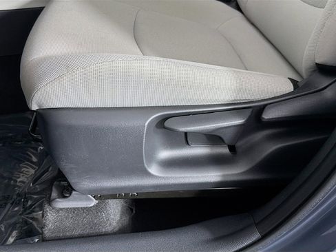 Used 2022 Toyota Corolla Cross L image 20