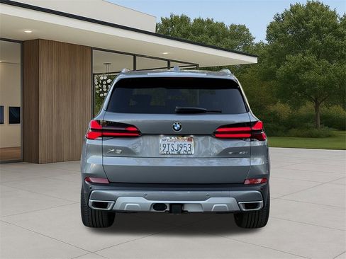 Used 2026 BMW X5 sDrive40i w/ Premium Package image 9