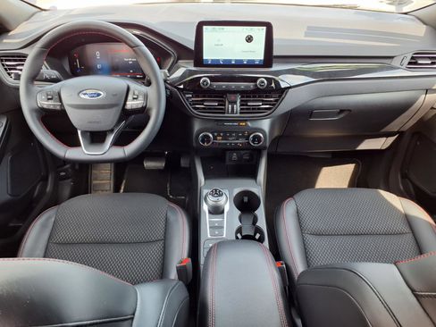 Used 2025 Ford Escape ST-Line w/ Cold Weather Package AWD/4WD image 9