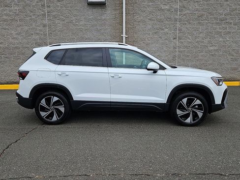 New 2026 Volkswagen Taos SE AWD/4WD image 7