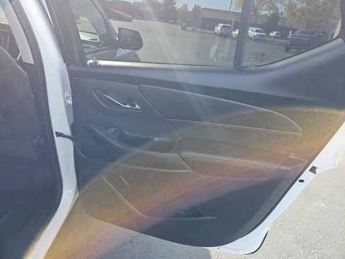 Used 2021 Chevrolet Traverse LS image 17