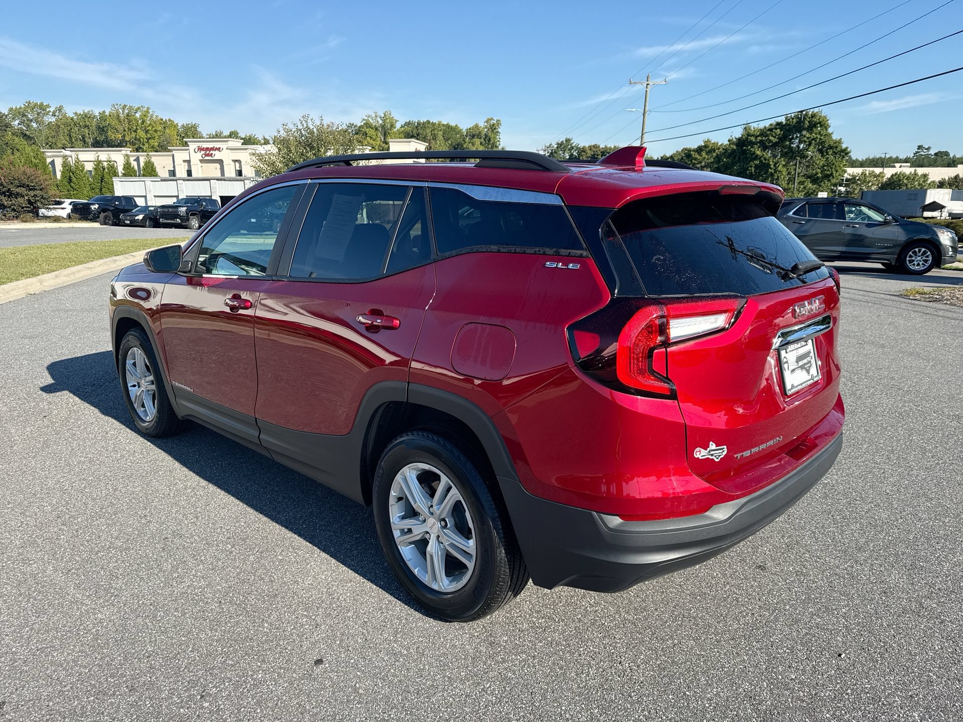 Used 2024 GMC Terrain SLE w/ Driver Convenience Package FWD image 5