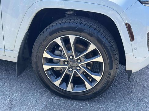 Used 2022 Jeep Grand Cherokee Overland AWD/4WD image 8