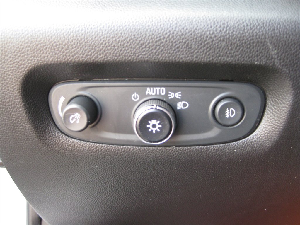 Used 2021 Chevrolet Traverse LT FWD image 14