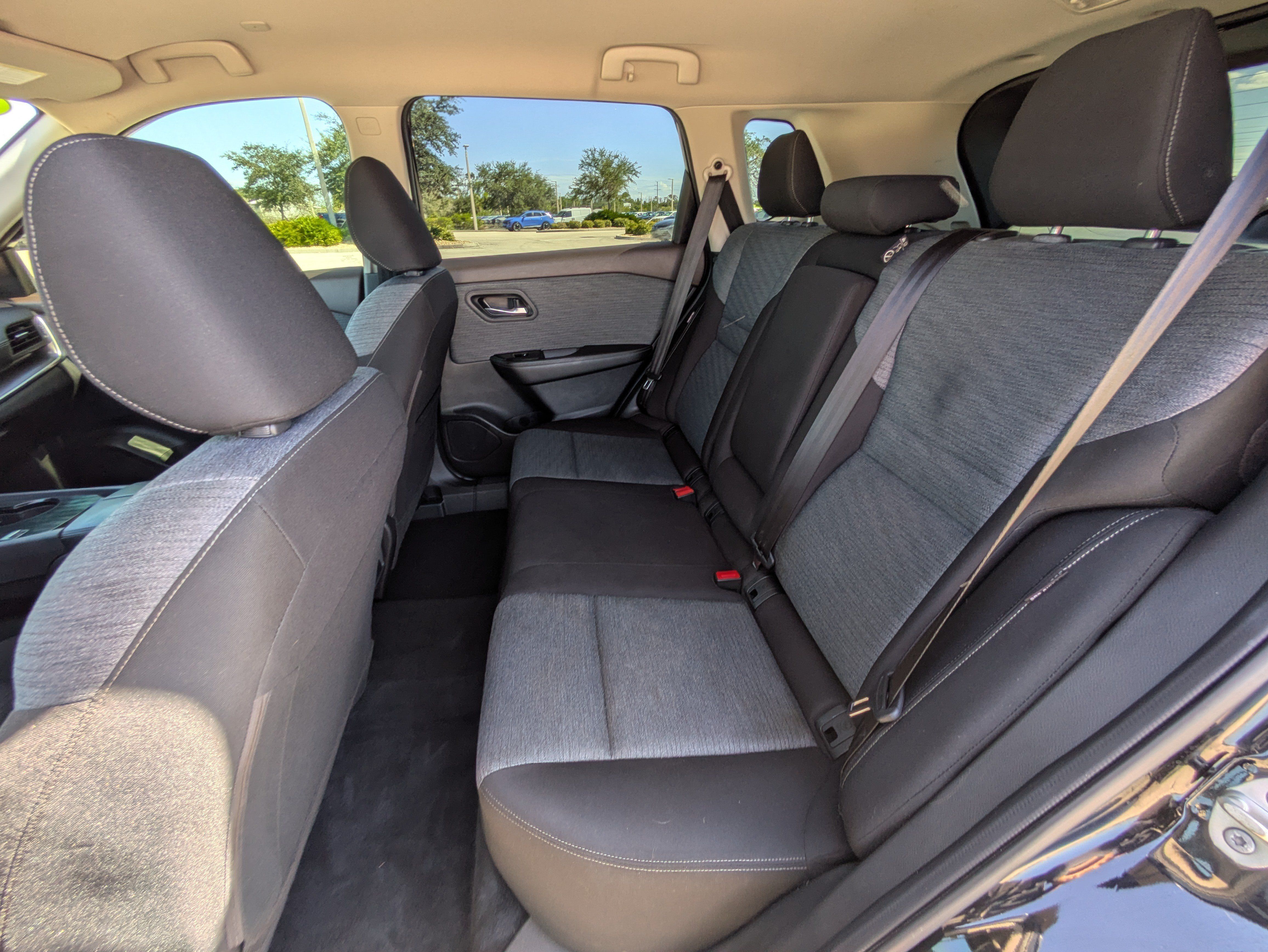Used 2023 Nissan Rogue SV FWD image 14